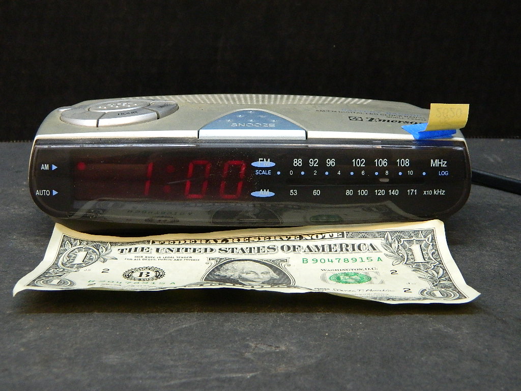 OE2620 Emerson WORKING AM/FM Battery Backup LED Clock Radio Wilbur