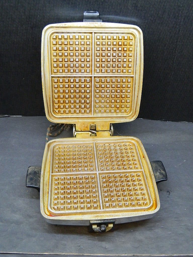 AA2251 WORKING Vintage Sunbeam Electric Waffle Maker Wilbur Auction
