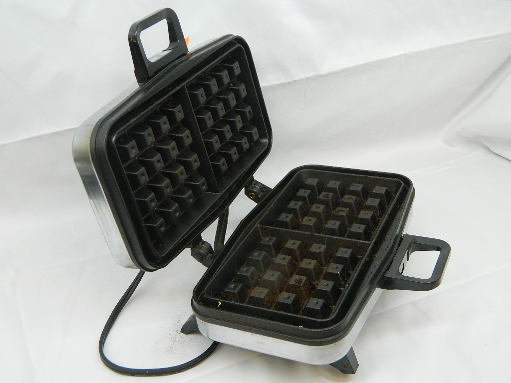 OE4031 WORKING ‘Vitantonio’ BELGIN WAFFLE Maker GREAT CONDITION Wilbur Auction