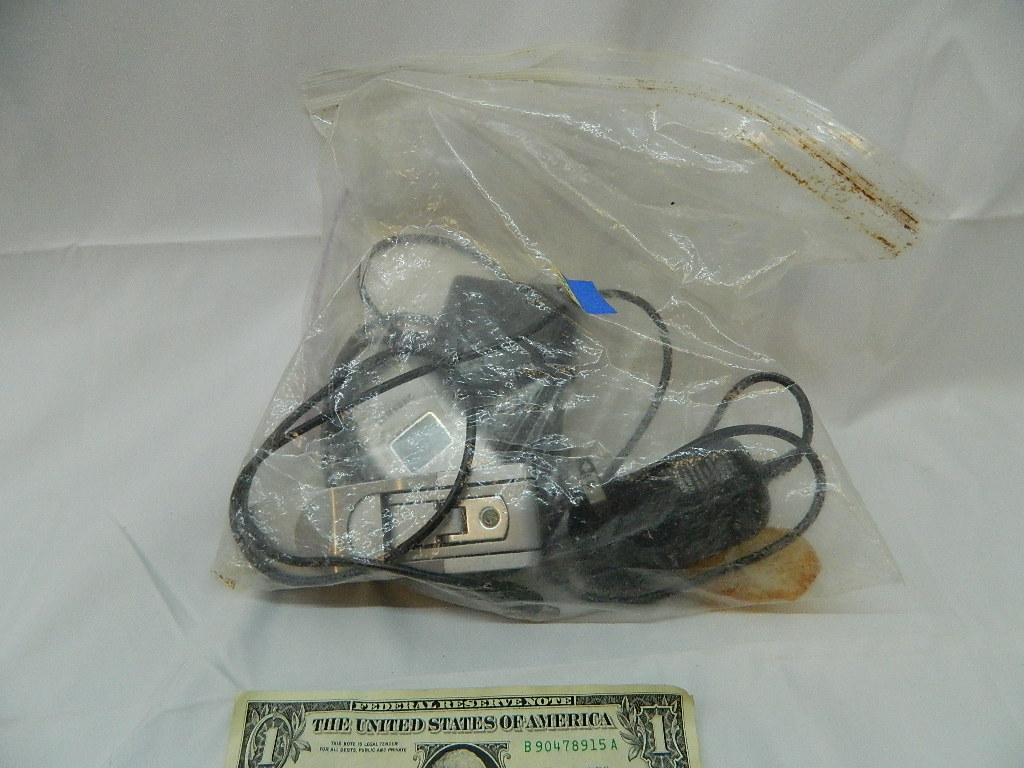 RL3403 VINTAGE SAMSUNG Flip Phone W/ 2 Chargers and Manual also A Book