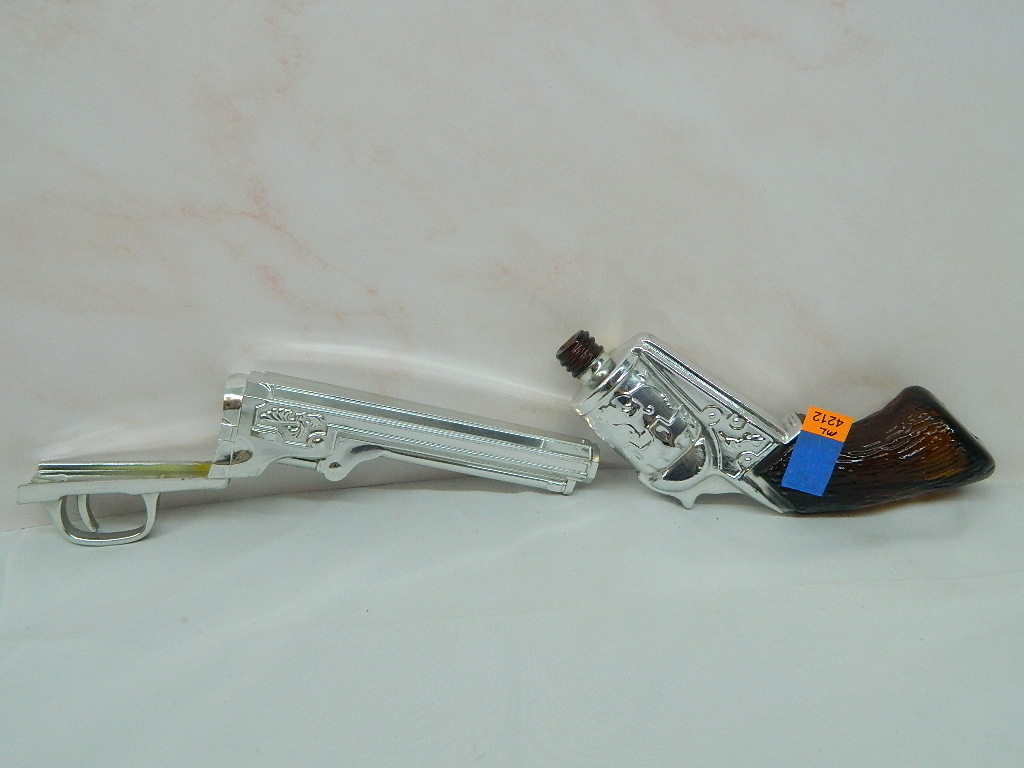 ML4212 VINTAGE AVON Colt Revolver Aftershave Container Empty 10 5 In 