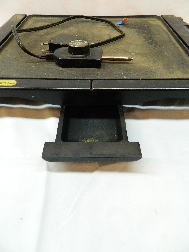 OE4261 PRESTO FoldAway Griddle w/ Cord and Grease Catch Tray 15.25 x