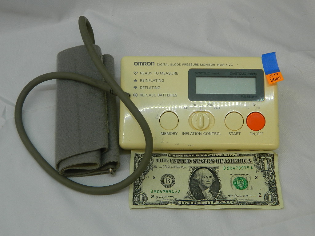 SM3648 OMRON Digital Blood Pressure Monitor HEM712C w/ Cuff WORKING