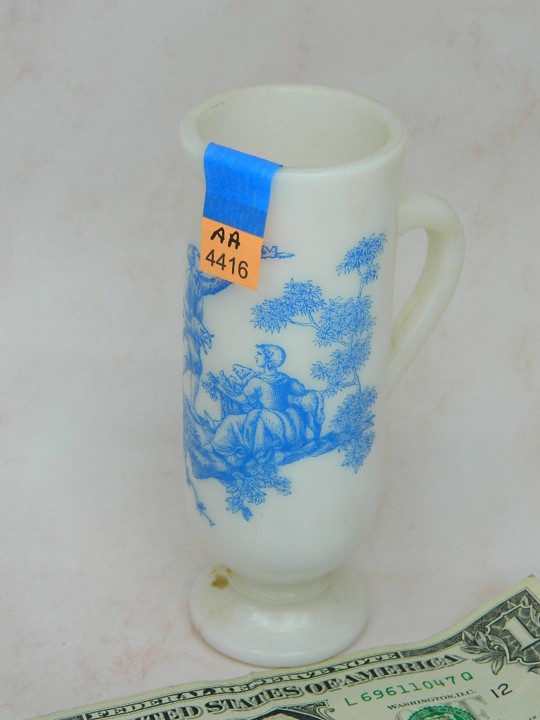 AA4416 AVON Blue and White Handled Small Vase Looking Décor 5