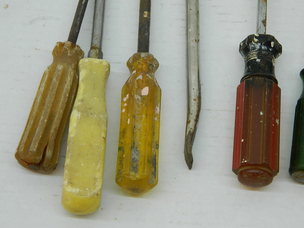 JNP3671 HUGE Collection of Old Screwdrivers and MORE Wilbur Auction