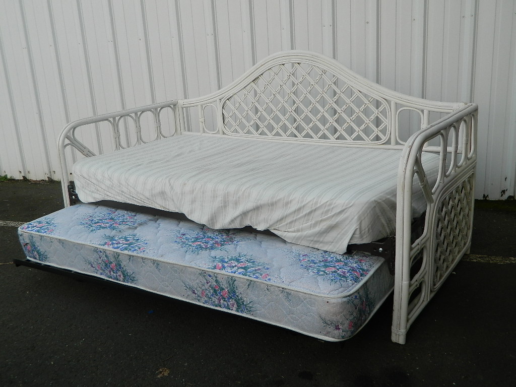 ML3771- White Twin Size Wicker Day Bed w/ Trundle GREAT ...