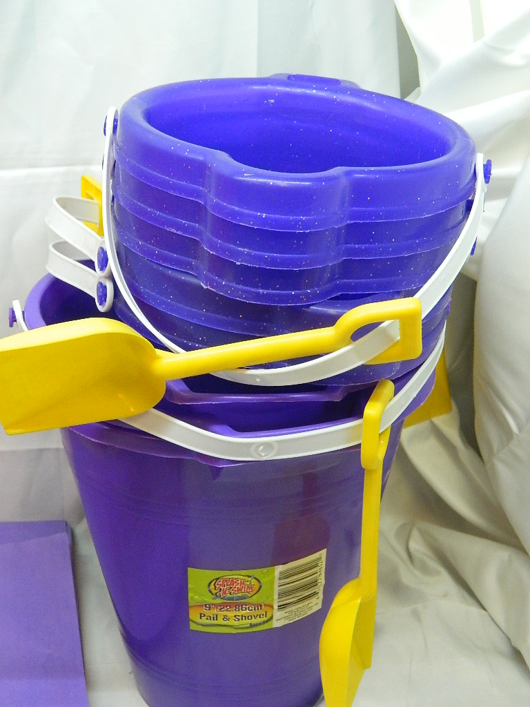 AA3950 Collection of Kids Plastic Buckets w/ Shovels ‘GREAT FOR SAND