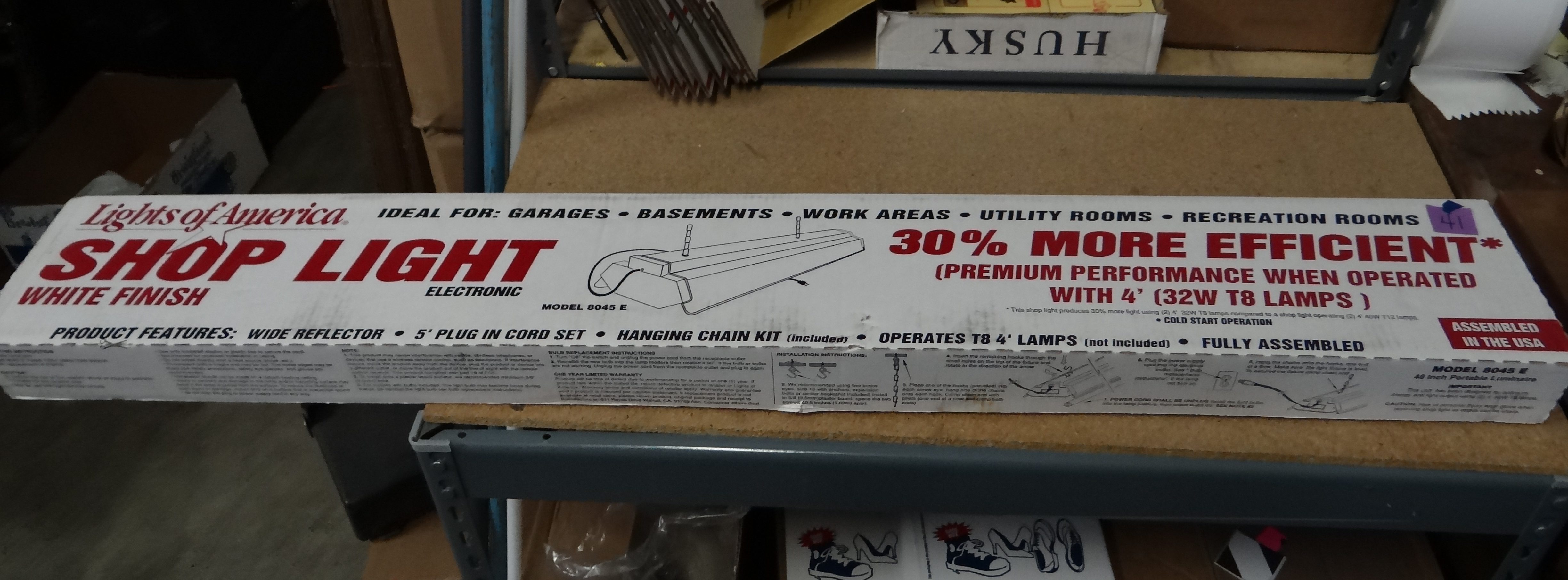 41NEW Lights of America Shop Light Wilbur Auction