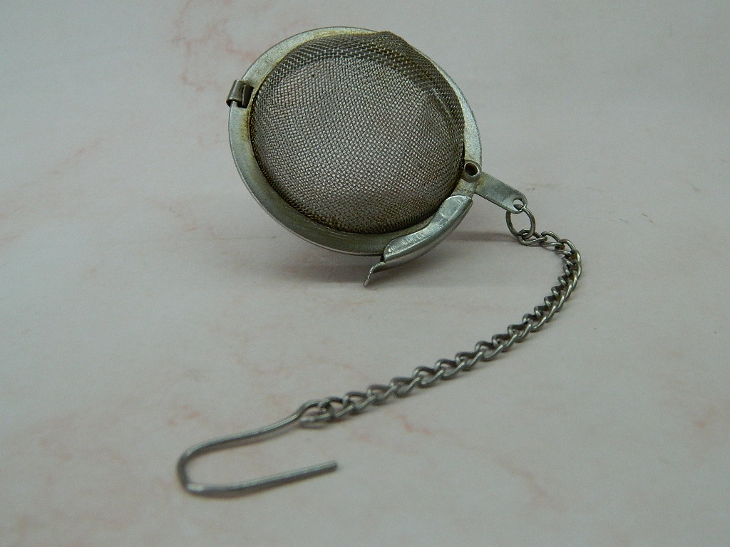 AA4939 Vintage Metal Made Mesh Tea ‘Steeper’ Bag w/ Chain Wilbur Auction