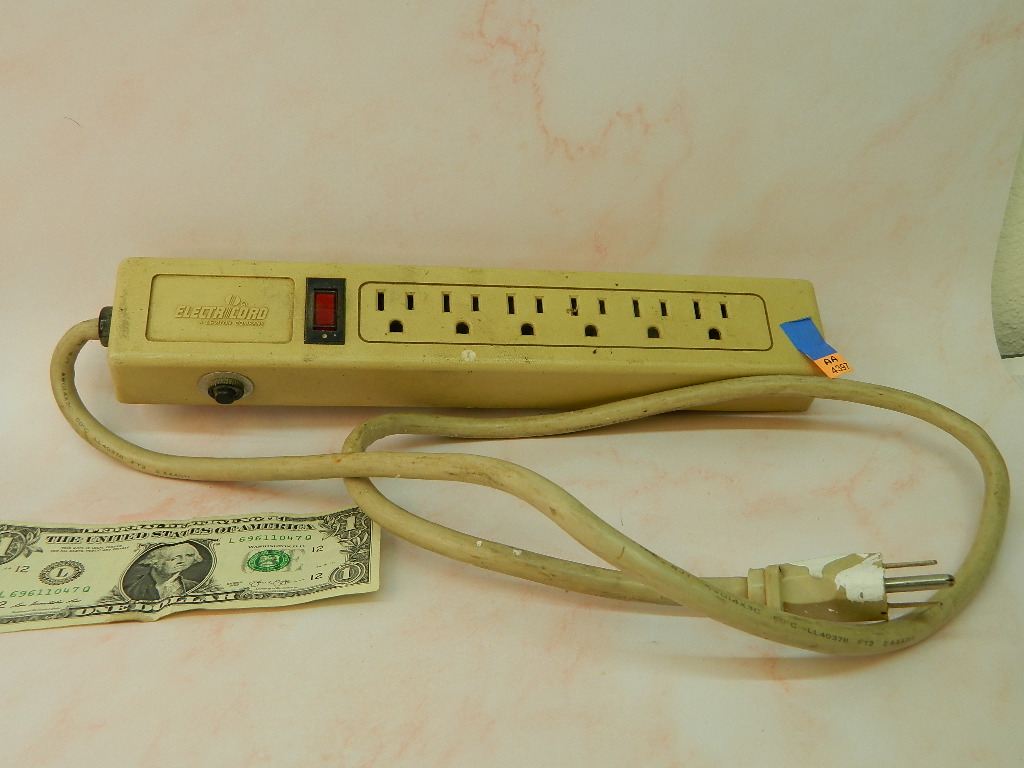 AA4397 ELECTRICORD Power Strip w/ 3 Prong Plug in Reset Button and 6
