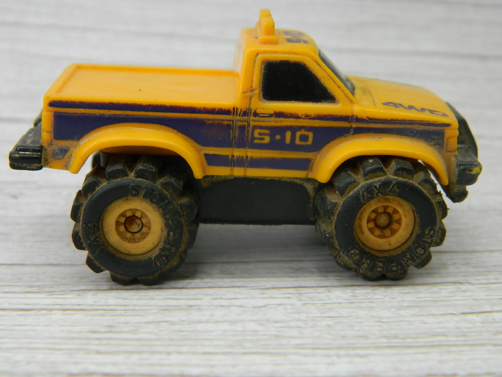 OE4505 Old ‘Stomper’ Schafer MFG Co. Made Plastic Yellow S10 Truck