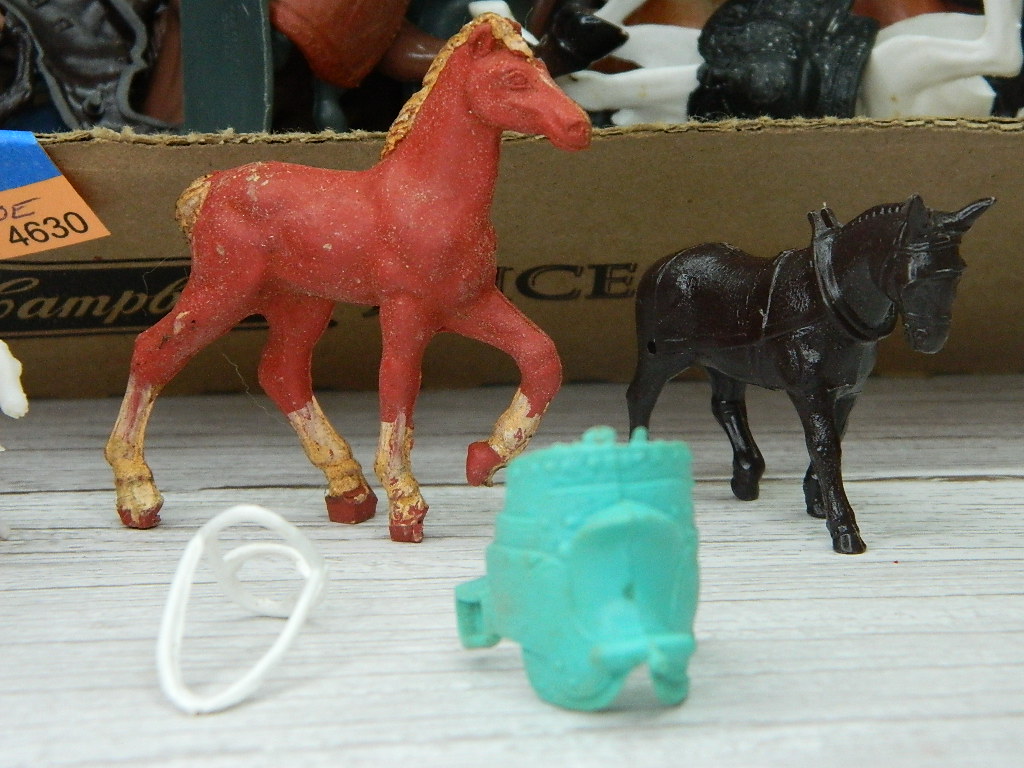 OE4630 Vintage Lot of Plastic Made Toy Horses and Accessories Wilbur