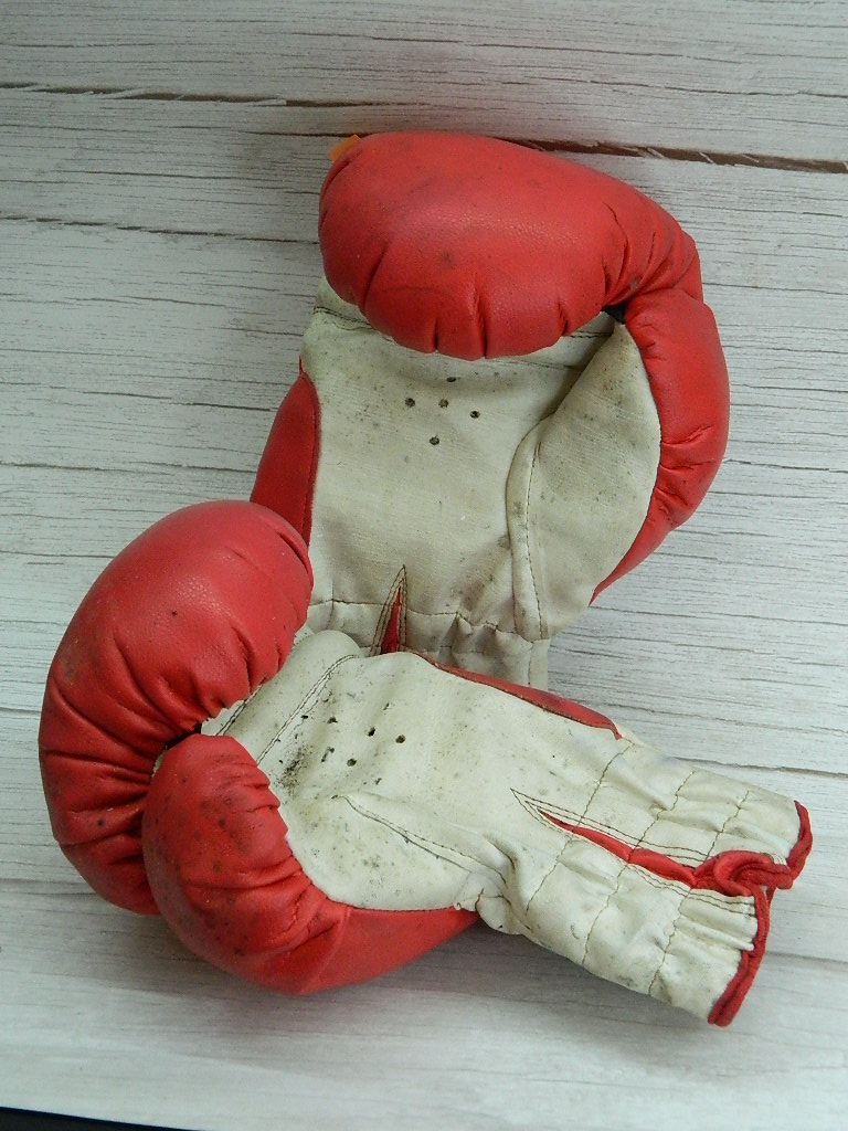 FL6393 Pair of GOOD CONDITION Vintage Red and White ‘TUF WEAR’ 8oz