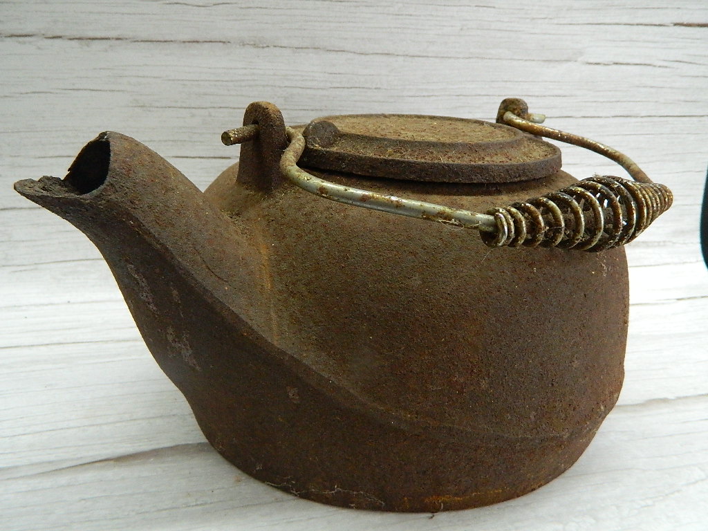SG6024 VERY OLD CAST IRON Made Large Teapot w/ Handle ‘Rusty Inside’ 5.5×11 Inches Wilbur Auction