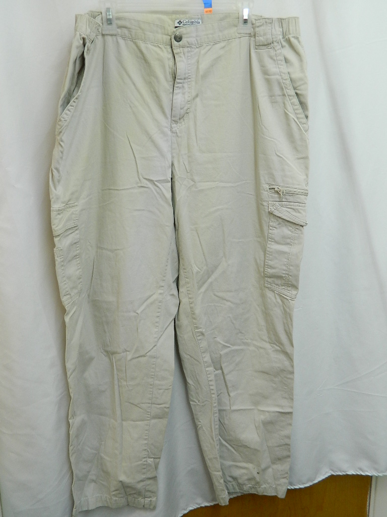 AA6112- MEN’S ‘COLUMBIA’ Size XL Cargo Style Cream Colored Pants ‘LIKE ...
