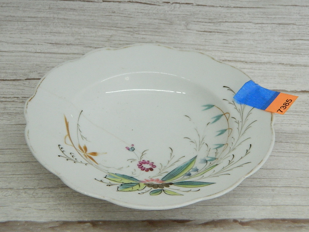 AA7385 Vintage Porcelain Made BS Stamped Painted Ruffled Edge Small