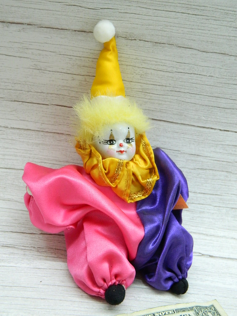 AA6977 Small Porcelain Faced Painted Collectible Clown Doll ’10in Tall