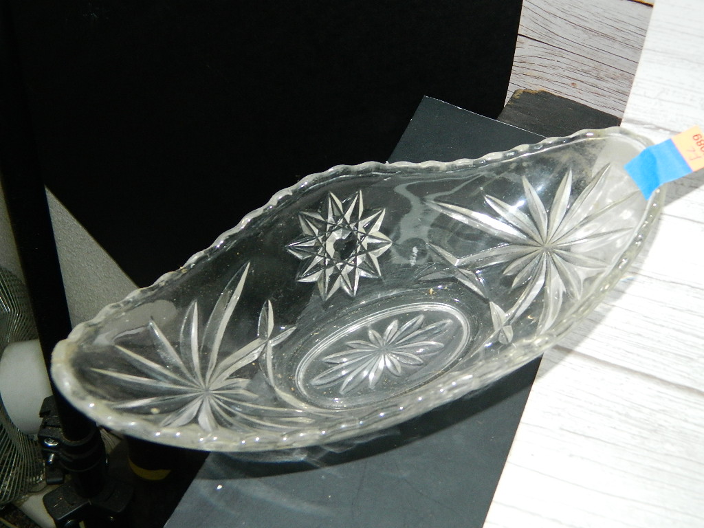 FL7089 Glass Cut Gravy Boat Shaped Serving Dish ‘3×4.5×9.5in’ Wilbur