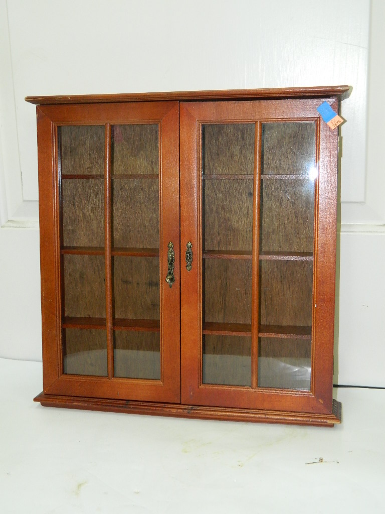 FL7676 BEAUTIFUL Cherry Wooden Made Glass Doors Divided 6 Shelf Wall Hanging Knick Knack