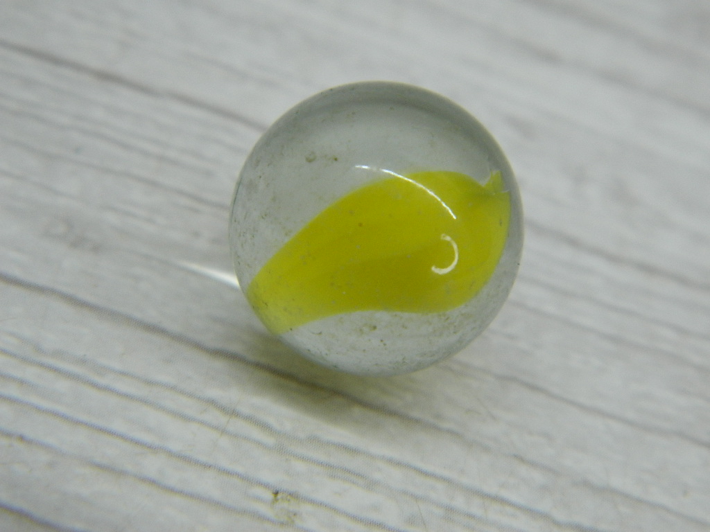 CA7691 Vintage Collectible ‘Clear and Yellow’ Cat’s Eye Glass Marble