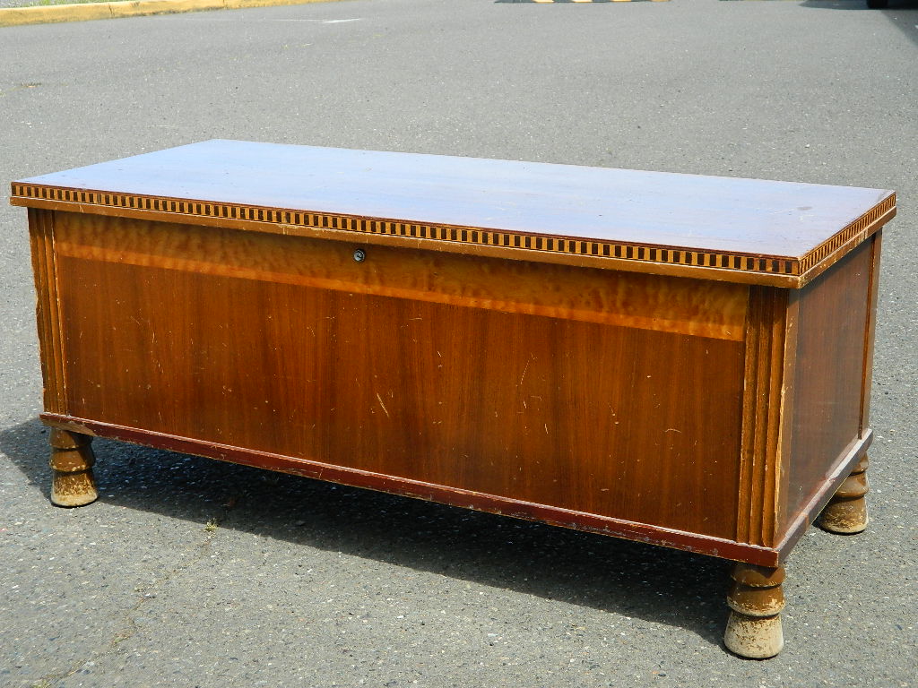 AA66517 VIINTAGE STUNNING SOLID WOOD Locking Footed Hope Chest ;18