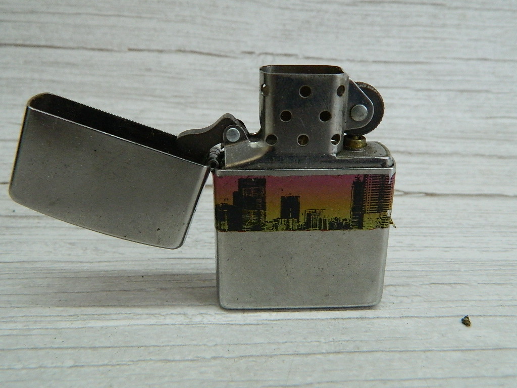 BL7888- Vintage ZIPPO BRADFORD 16 Marked Twin Towers? New York 