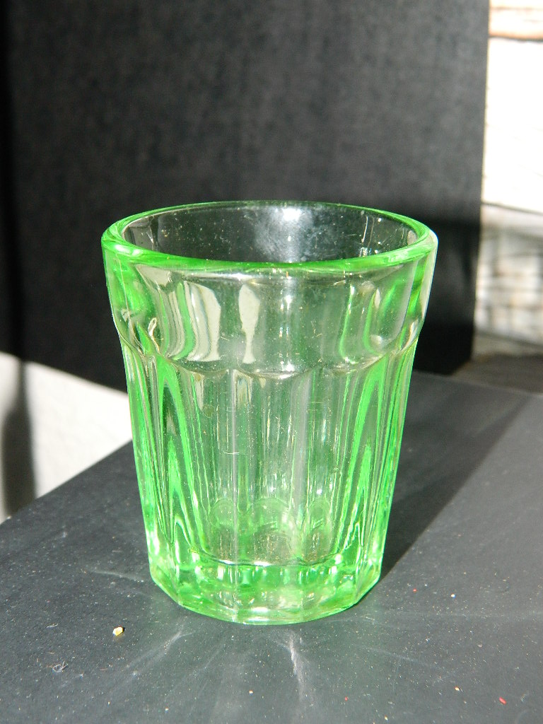 BH6731 Vintage Collectible VASELINE GLASS SHOTGLASS ‘Glows Under Black