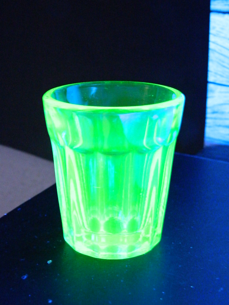 BH6731 Vintage Collectible VASELINE GLASS SHOTGLASS ‘Glows Under Black