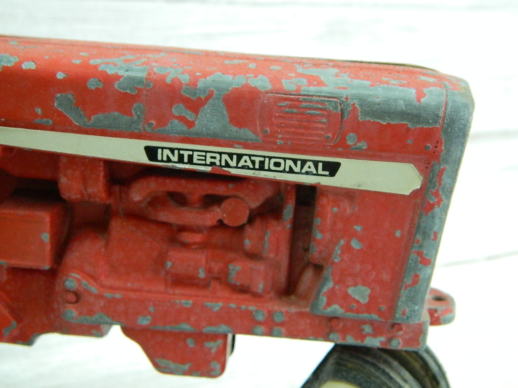 CG6734 Vintage INTERNATIONAL ‘ERTL CO. DyersVille USA Red Painted