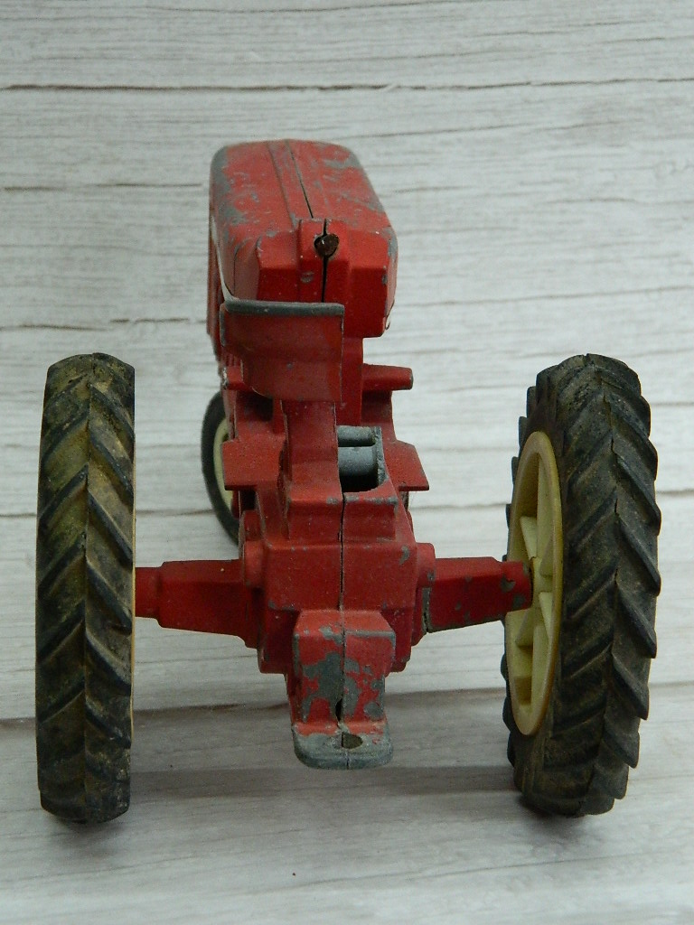 CG6734 Vintage INTERNATIONAL ‘ERTL CO. DyersVille USA Red Painted