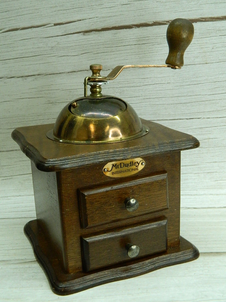 SM6747 MISTER DUDLEY INTERNATIONAL Vintage Looking Wooden and Brass Made Table Top Coffee