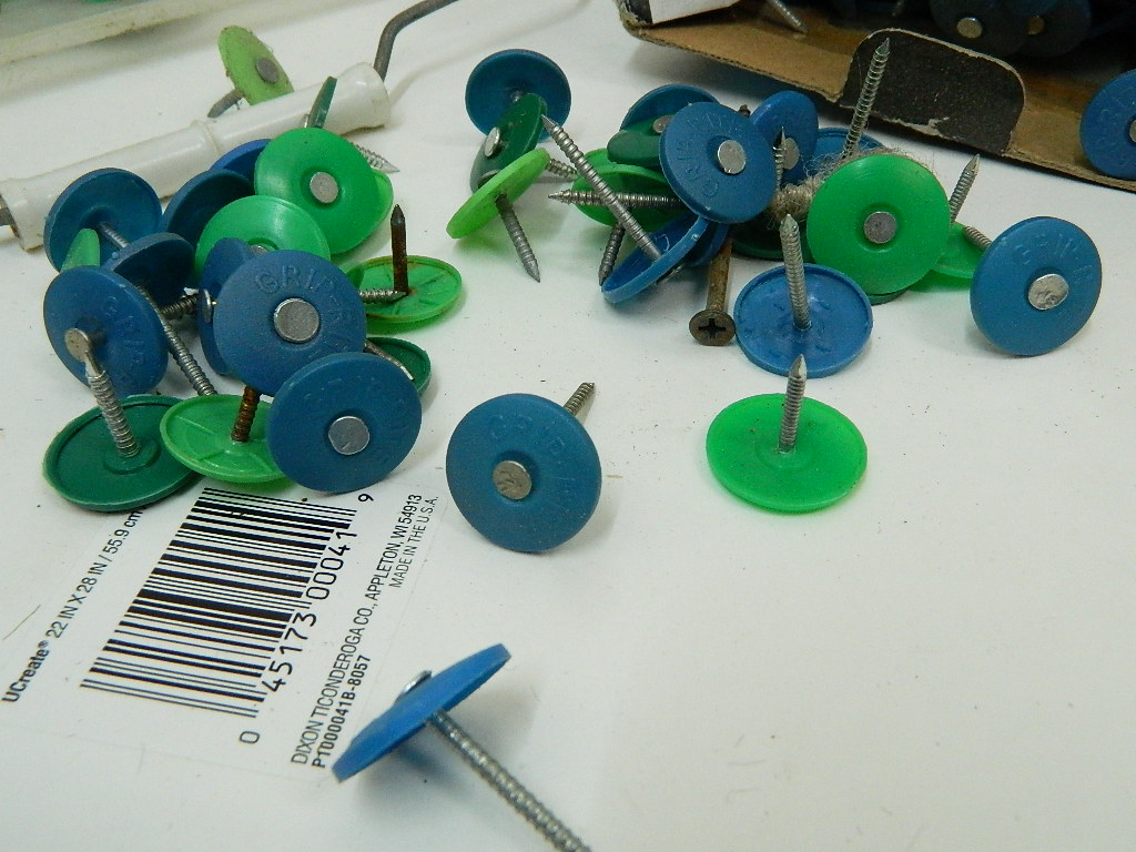 SM6783 Huge Collection of FANSCO Fasteners Plastic Round Cap Roofing