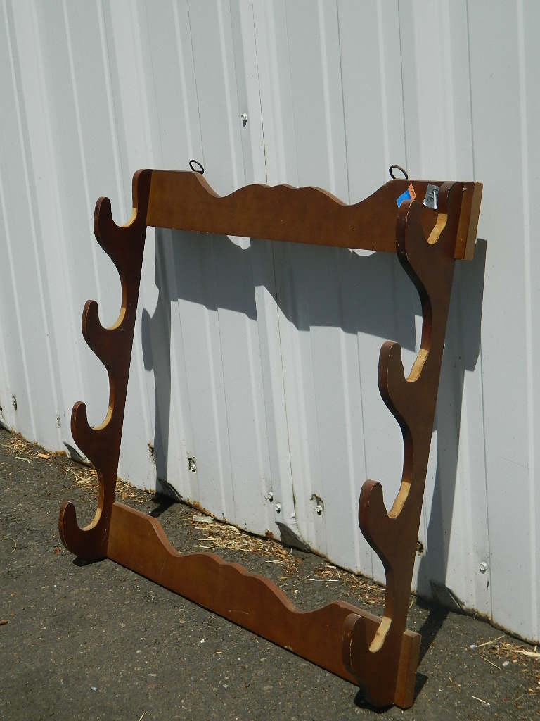 OE8071 Old Wooden Made Hanging Gun Rack Holds 4 ’24s26in’ Wilbur Auction