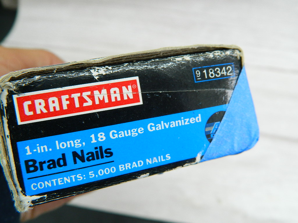 OE8365 Mostly Full CRAFTSMAN 18 Gauge Galvanized 1in Brad Nails