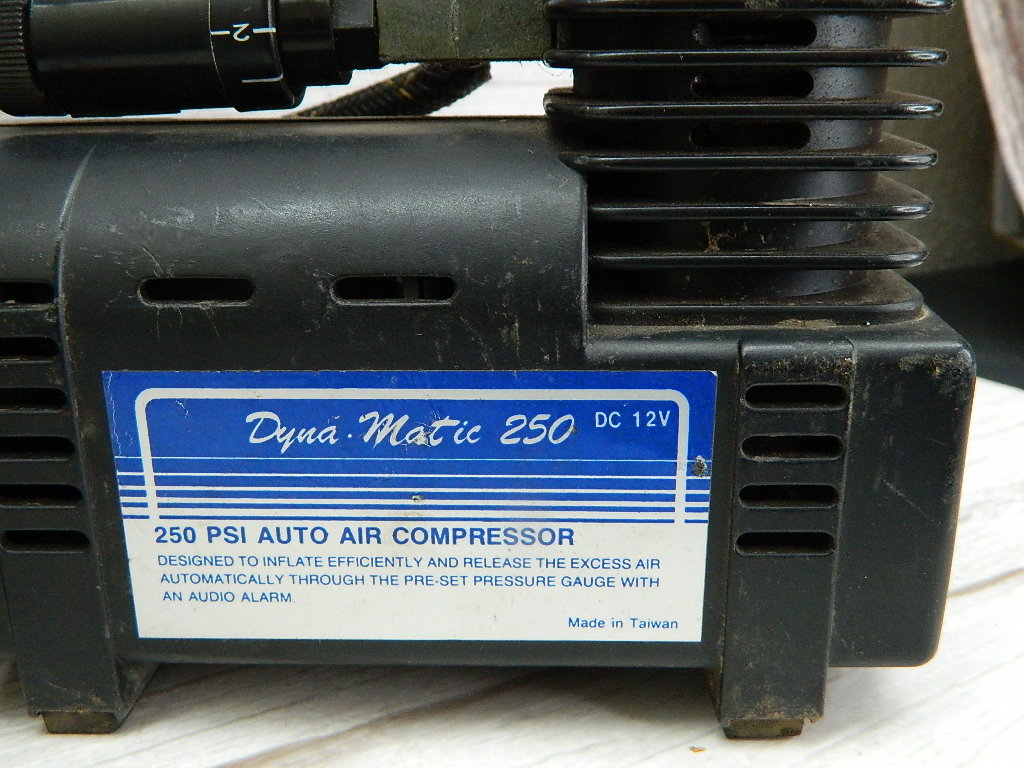 SG8437 WORKING DYNA MATIC 250 PSI Auto Air Compressor Made in Taiwan Hose is Cut ‘5×2.75x6in