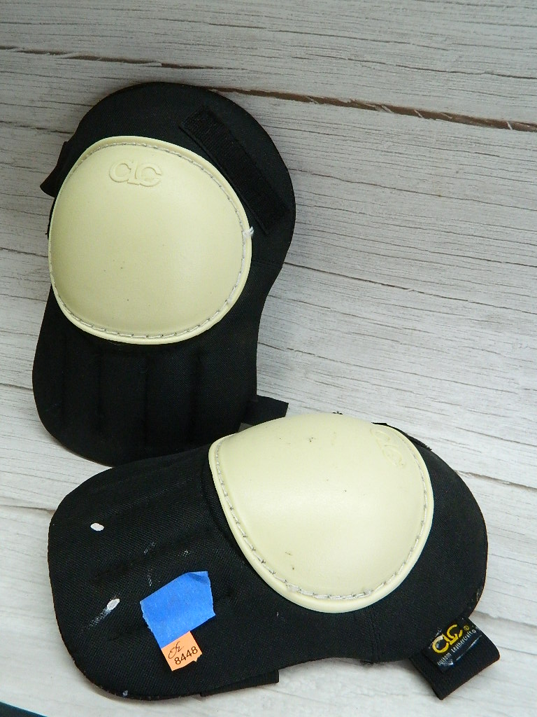 OE8448 Pair of CLC CUSTOM LEATHER CRAFT Knee Pads Good Condition