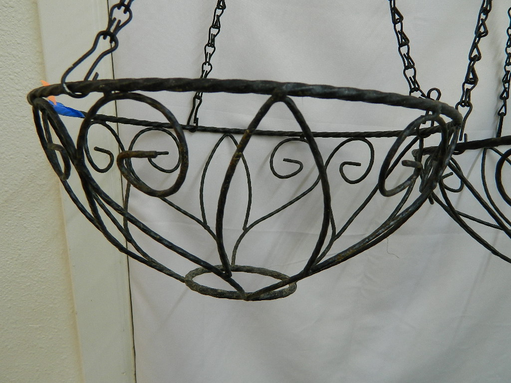 OE8525 Set of 2 Painted Black Metal Hanging Plant Holders ’12in Across